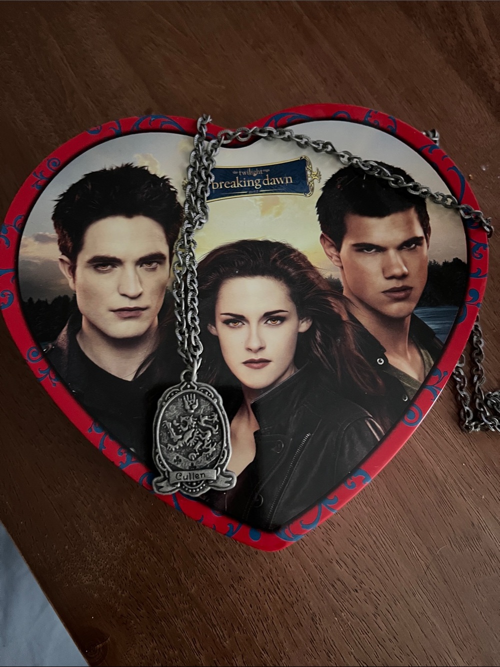 Twilight Breaking Dawn Heart Tin with Silver Cullen Pendant Necklace